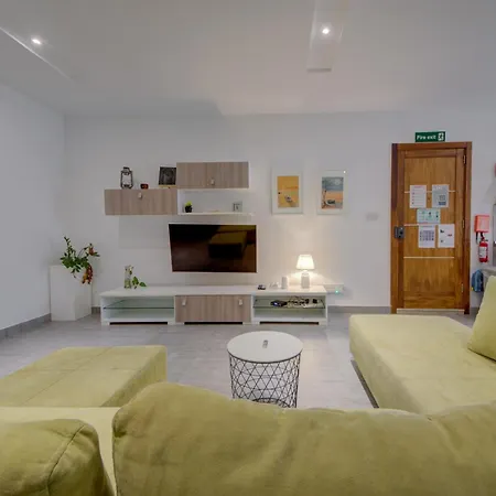 Top Floor Apt With Common Pool Close To All Amenities St. Paul's Bay Exterior photo