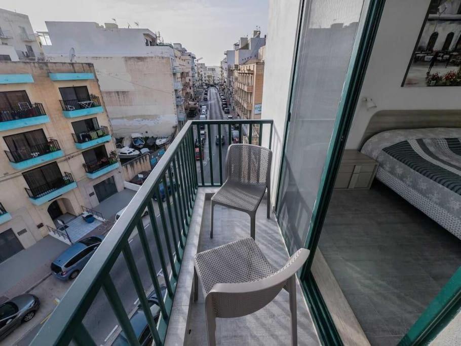 Floor With Common Pool Close To Amenities Apartment
