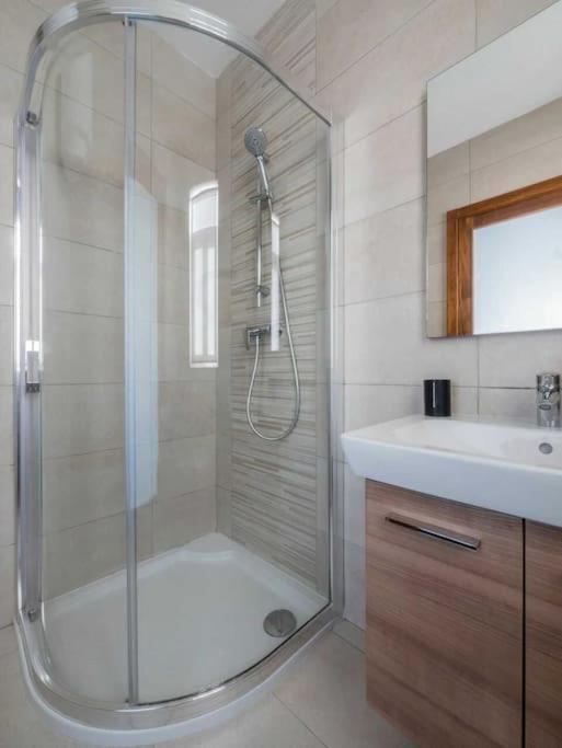 Floor With Common Pool Close To Amenities Apartment St. Paul's Bay