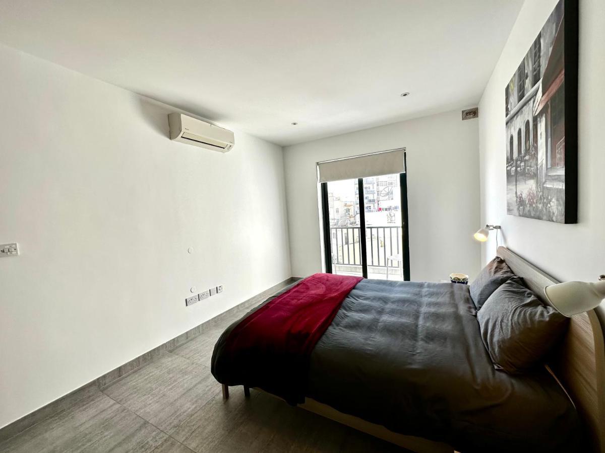 Apartment Floor With Common Pool Close To Amenities St. Paul's Bay