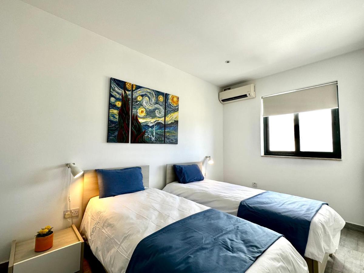 Floor With Common Pool Close To Amenities St. Paul's Bay