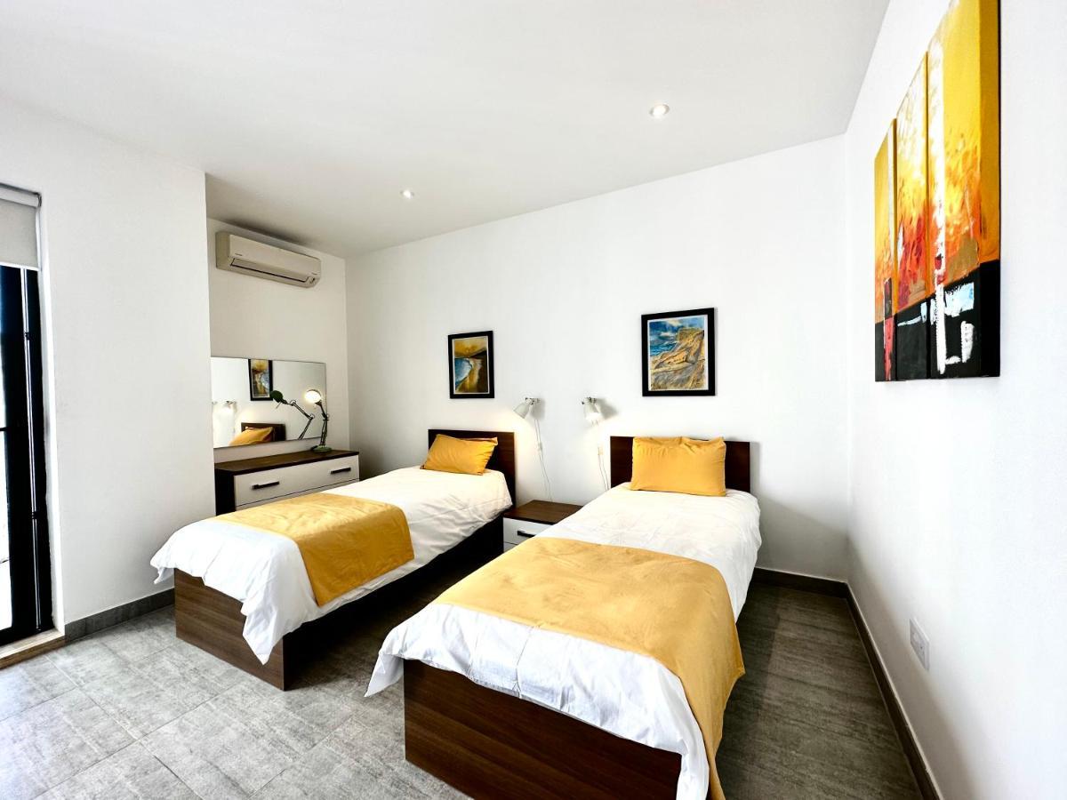 Apartment Floor With Common Pool Close To Amenities