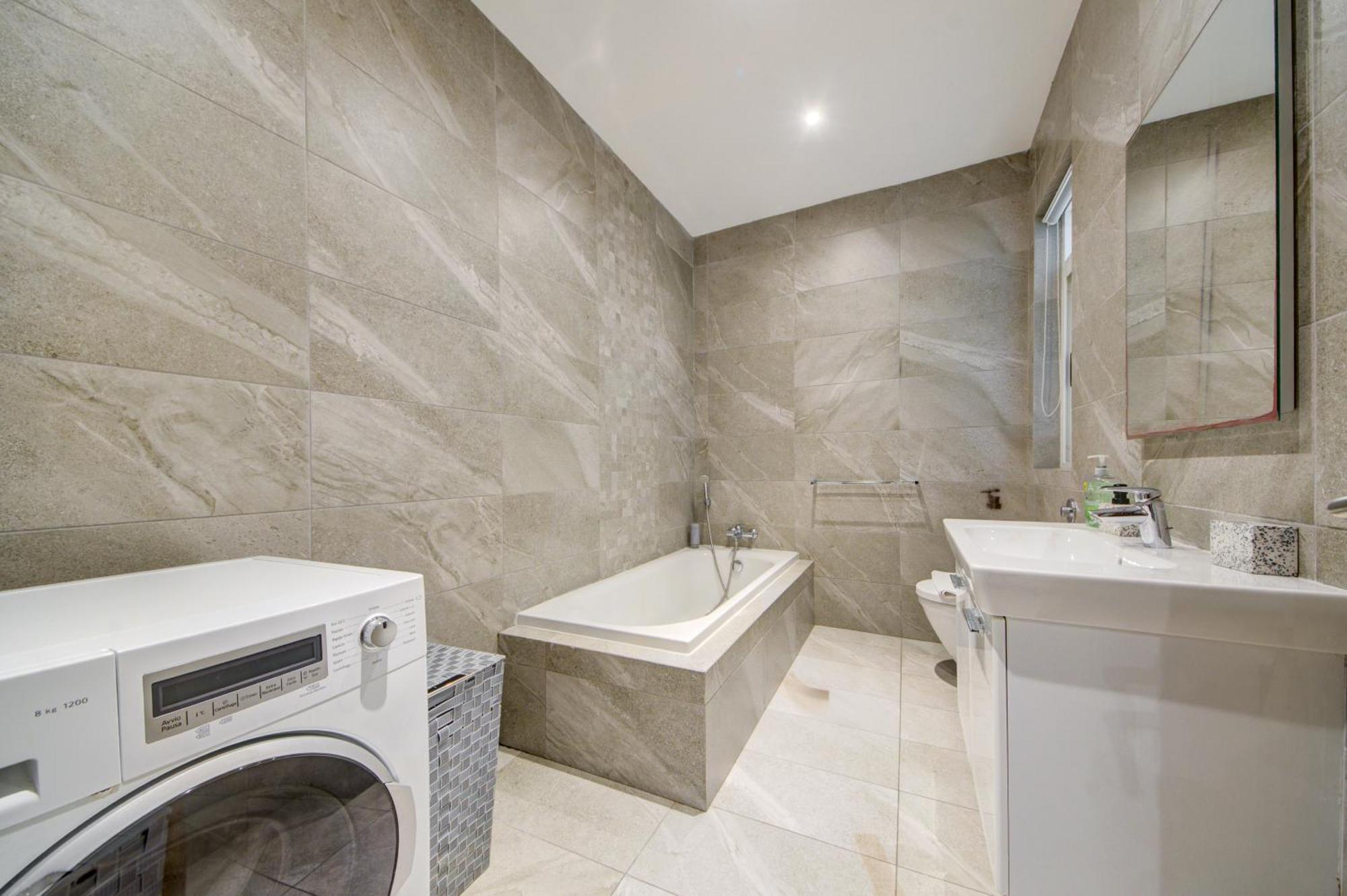 Apartment Floor With Common Pool Close To Amenities