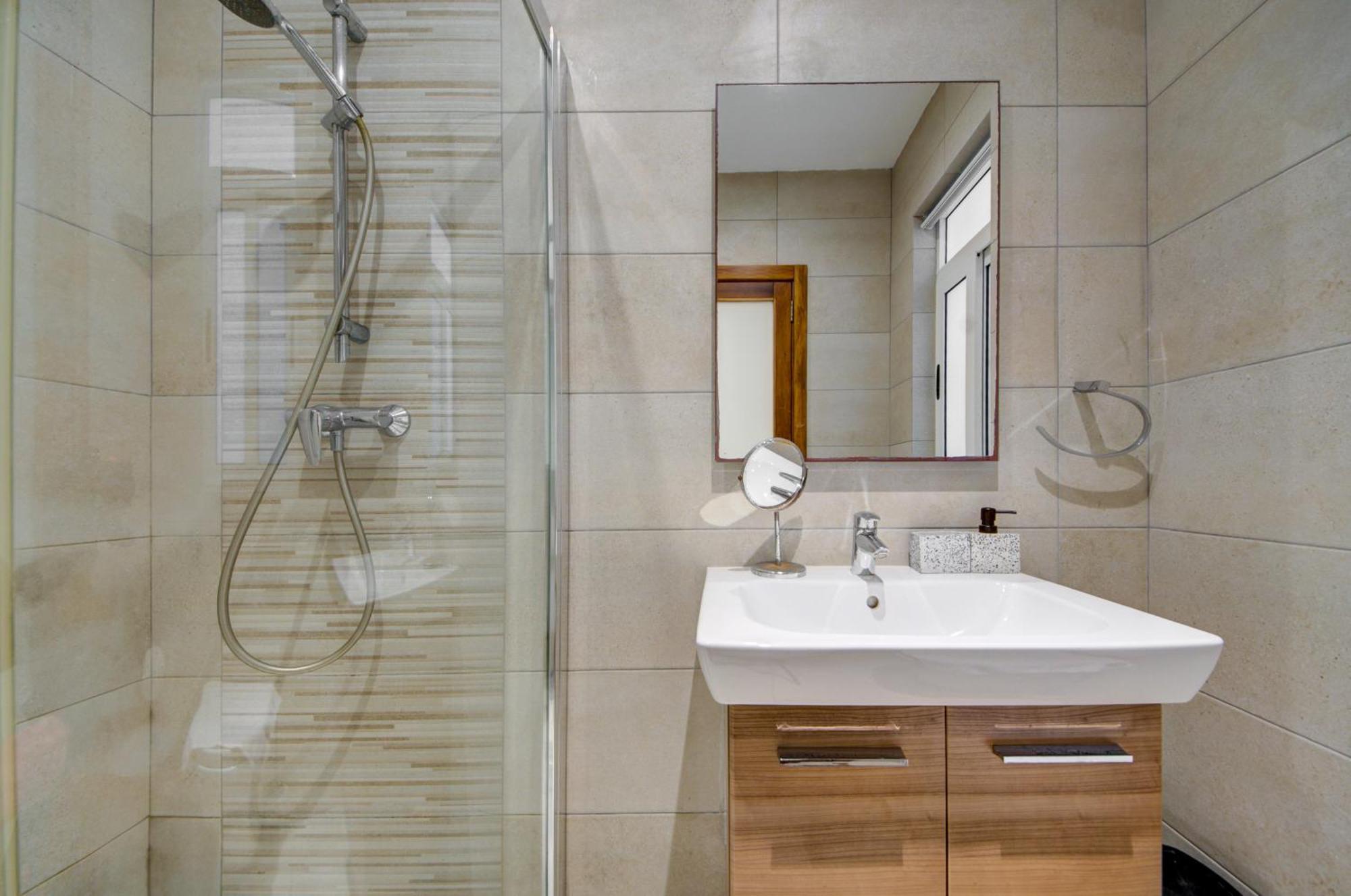 Floor With Common Pool Close To Amenities شقة خليج سانت بول