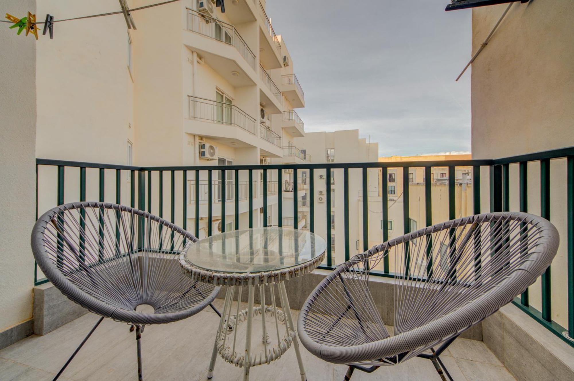Apartment Floor With Common Pool Close To Amenities St. Paul's Bay