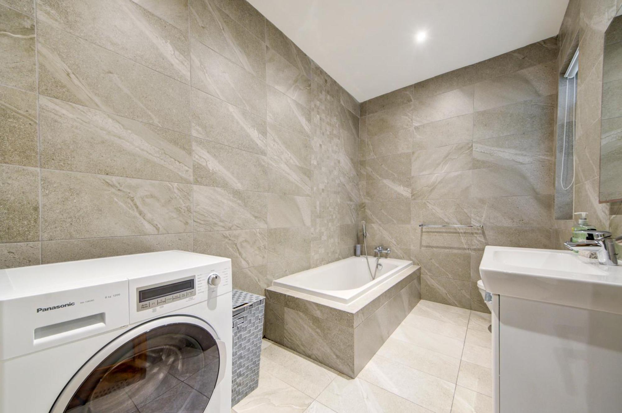 Floor With Common Pool Close To Amenities * St. Paul's Bay