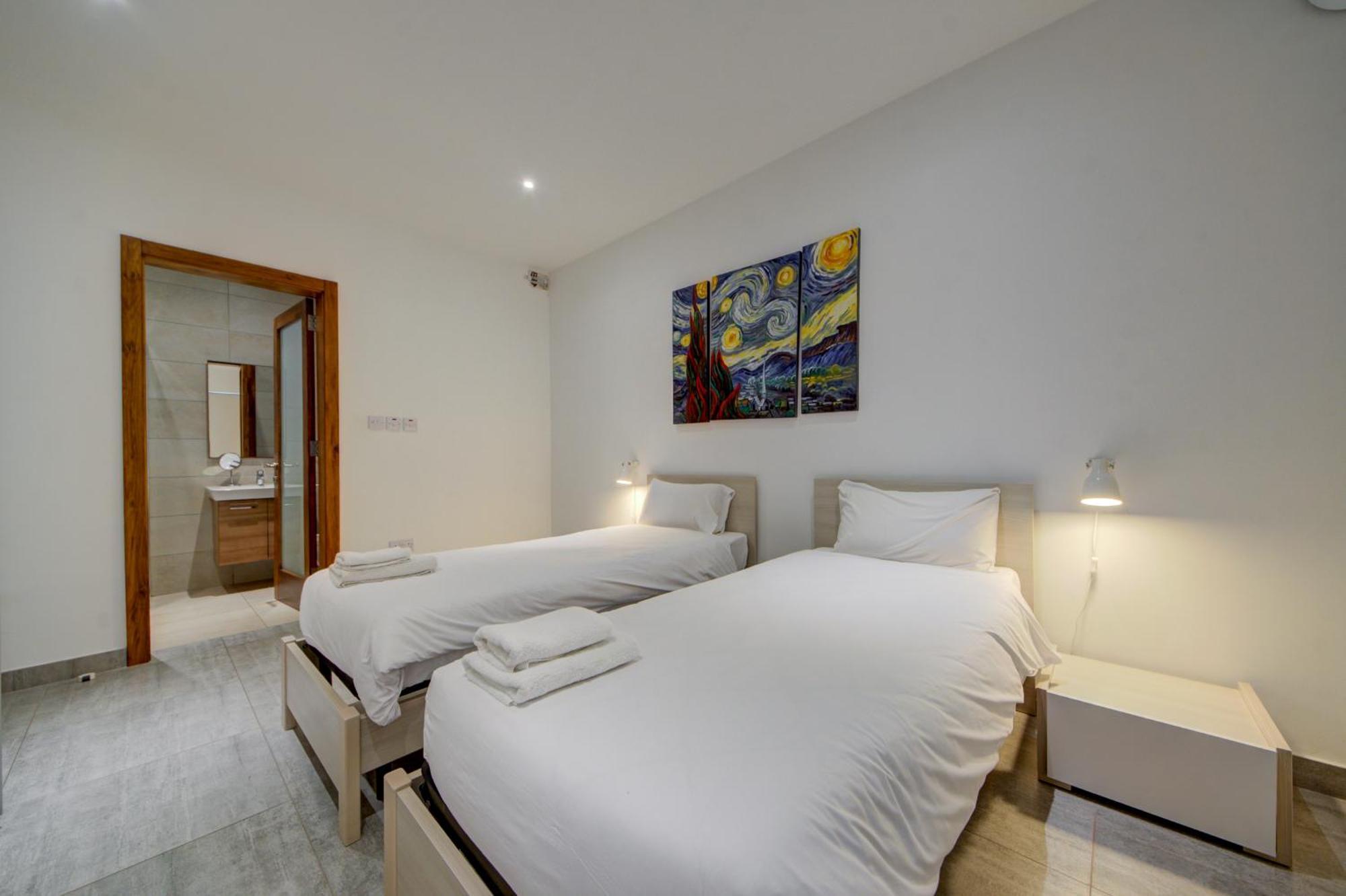 Floor With Common Pool Close To Amenities Apartment St. Paul's Bay