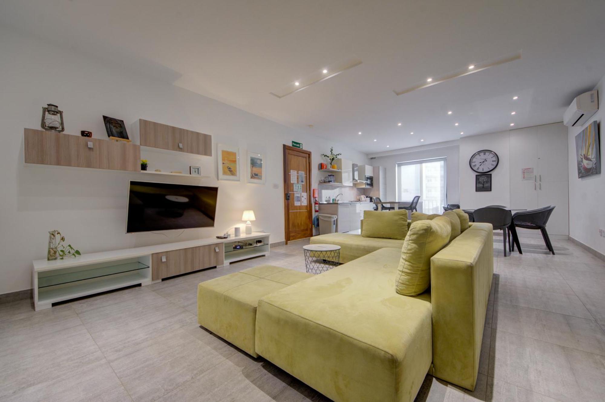 Floor With Common Pool Close To Amenities Apartment St. Paul's Bay