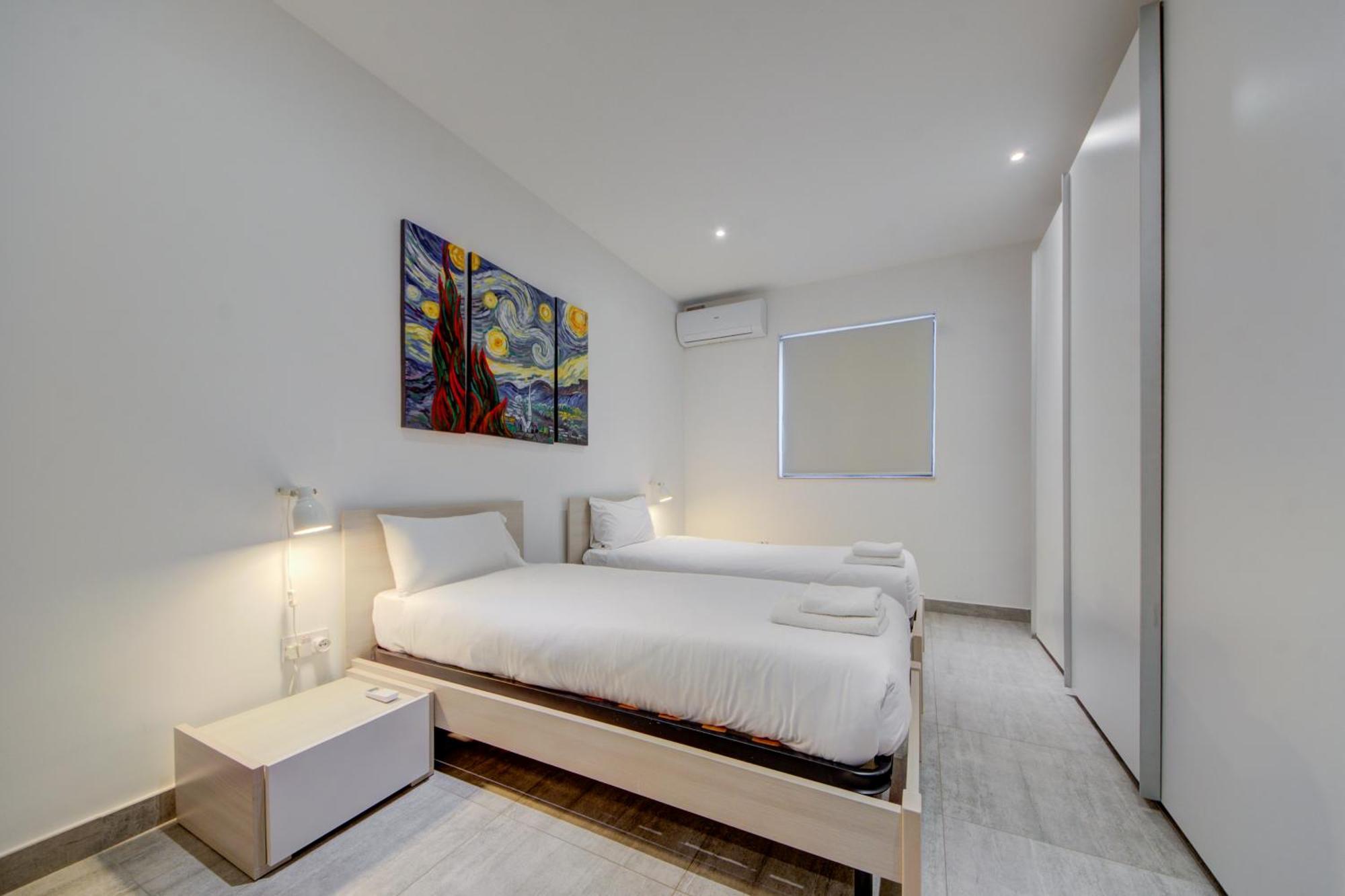 Floor With Common Pool Close To Amenities St. Paul's Bay