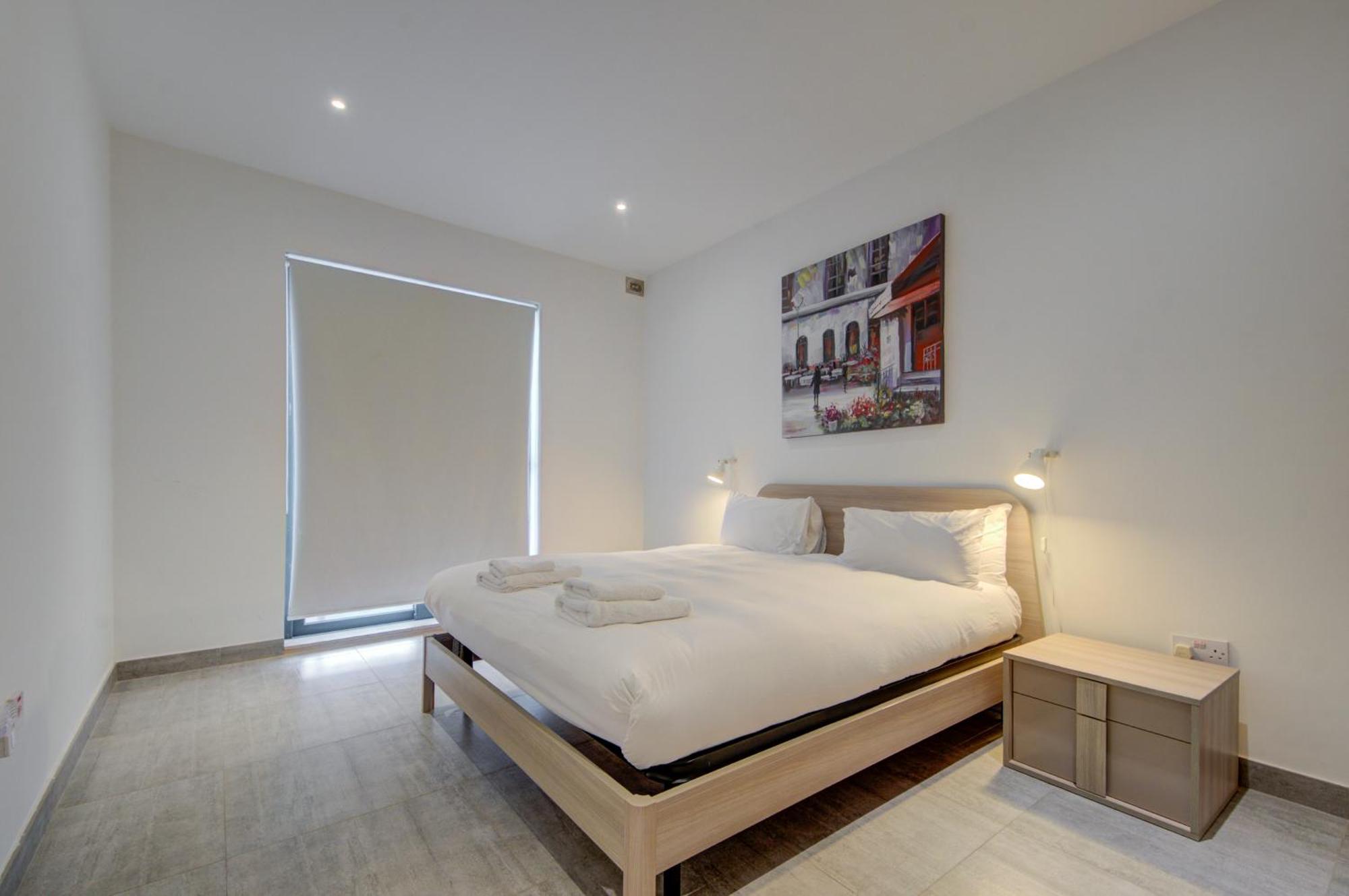 Floor With Common Pool Close To Amenities * St. Paul's Bay