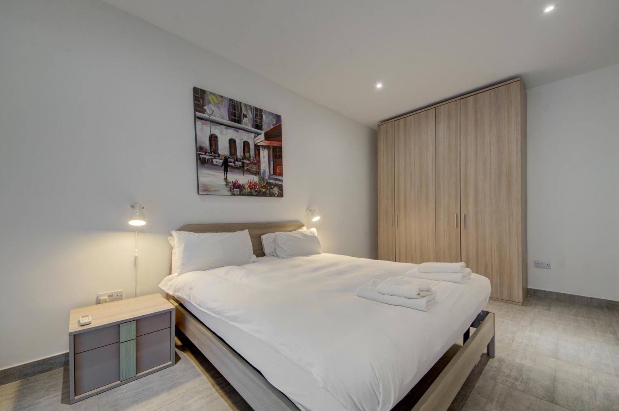 Floor With Common Pool Close To Amenities *