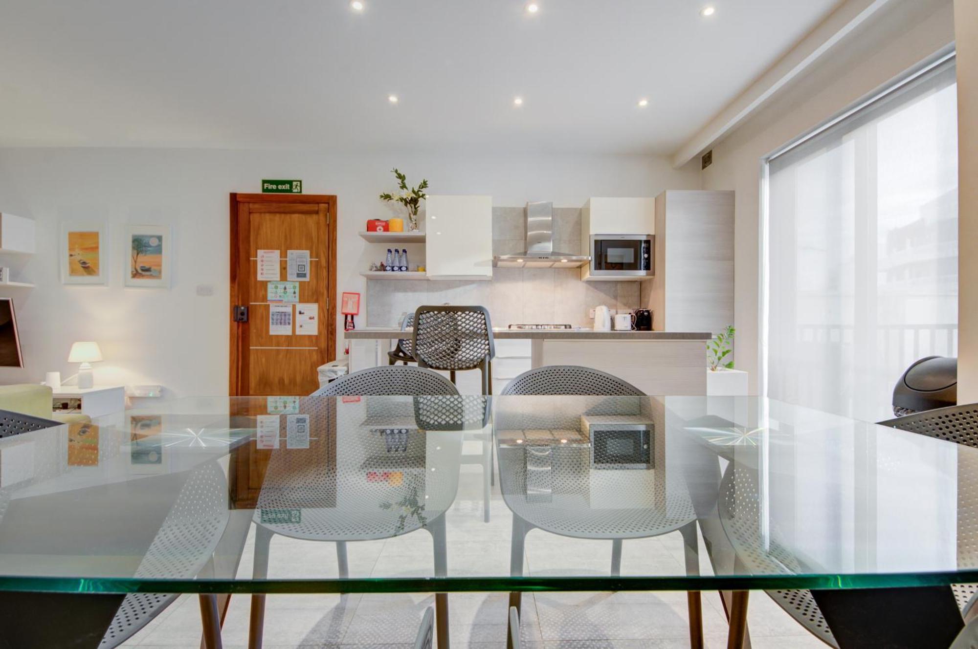 Floor With Common Pool Close To Amenities *